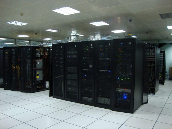 機(jī)房為什么要裝機(jī)房防靜電地板