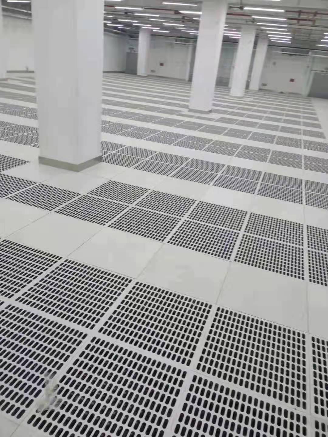 全鋼通風防靜電地板哪種好？