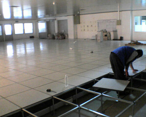 防靜電地板的鋪設 防靜電地板的鋪設