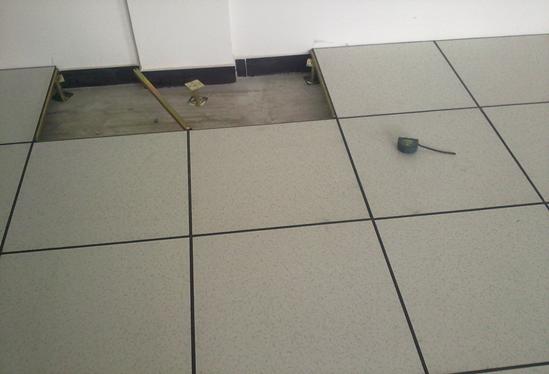 有邊防靜電地板