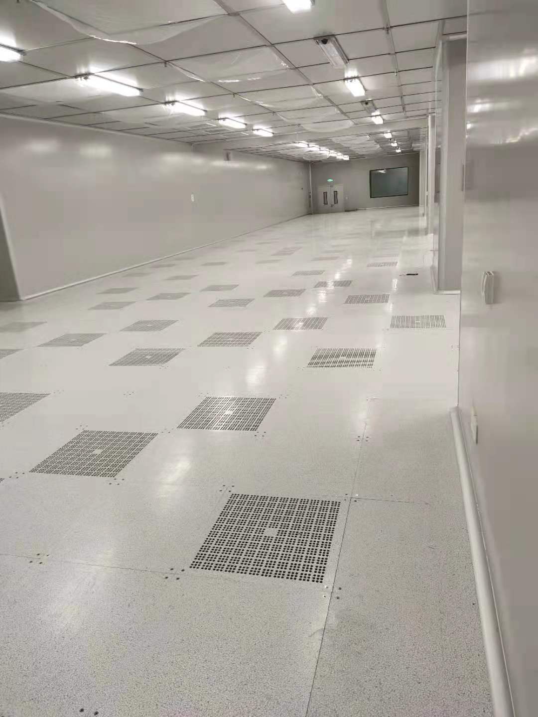 華鷹防靜電地板保駕護(hù)航深圳信息學(xué)院辛辛學(xué)子