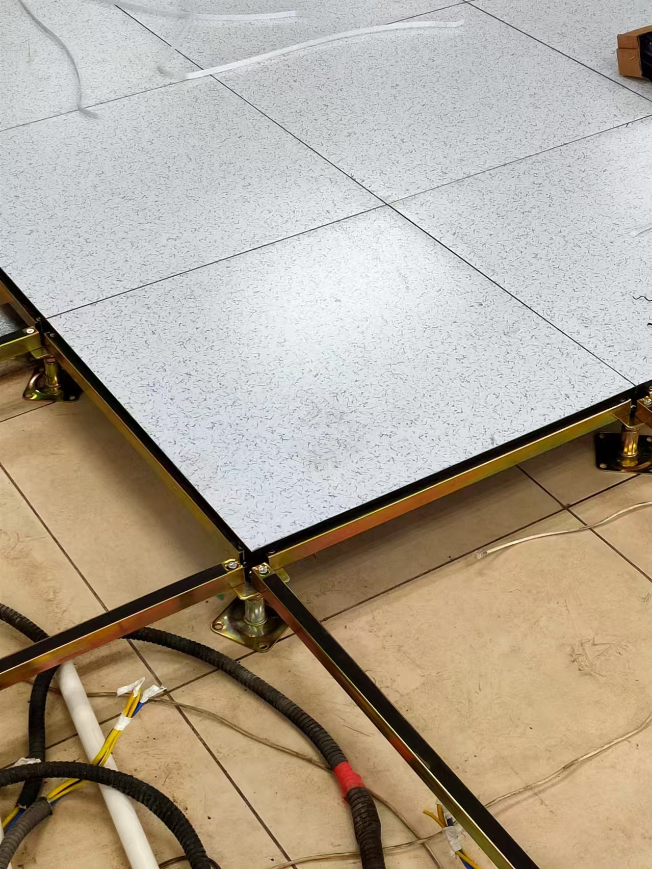 全鋼防靜電地板國(guó)家標(biāo)準(zhǔn)