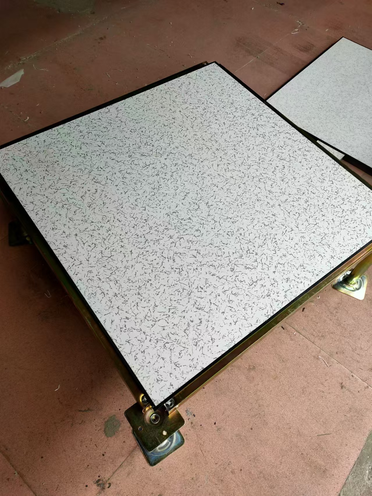 機房靜電地板多少錢一平方？